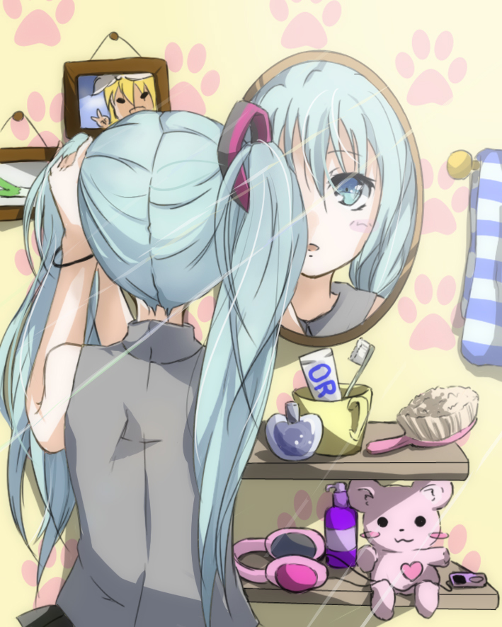 hatsune miku and kagamine rin (vocaloid) drawn by kurozukin_(sholovesho)