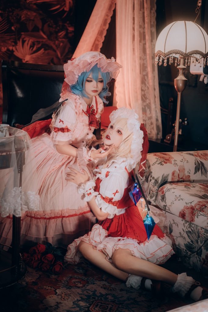 remilia scarlet and flandre scarlet (touhou) drawn by ysu2211