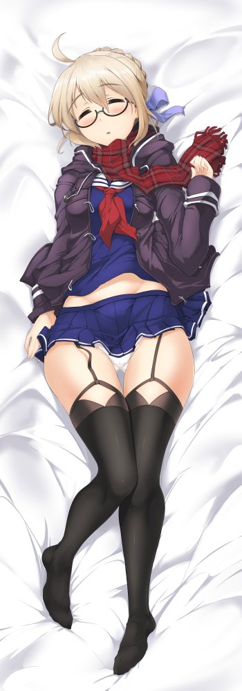 artoria pendragon and mysterious heroine x alter (fate and 1 more) drawn by momio