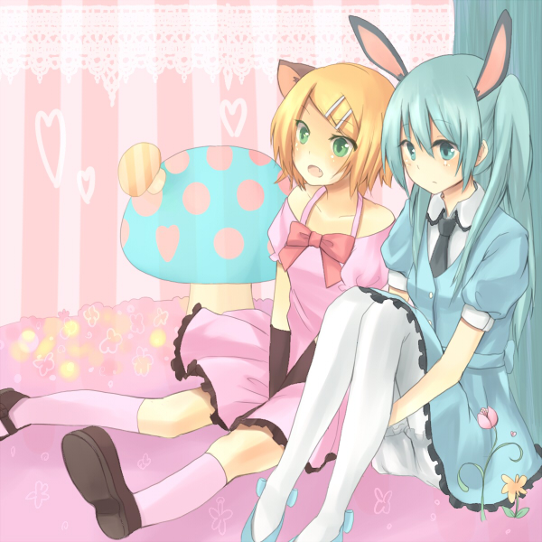 hatsune miku and kagamine rin (vocaloid) drawn by wadaka