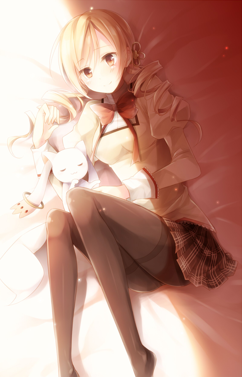tomoe mami and kyubey (mahou shoujo madoka magica) drawn by toosaka_asagi