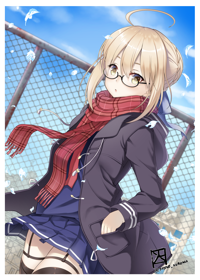 artoria pendragon and mysterious heroine x alter (fate and 1 more) drawn by mono_kuroma