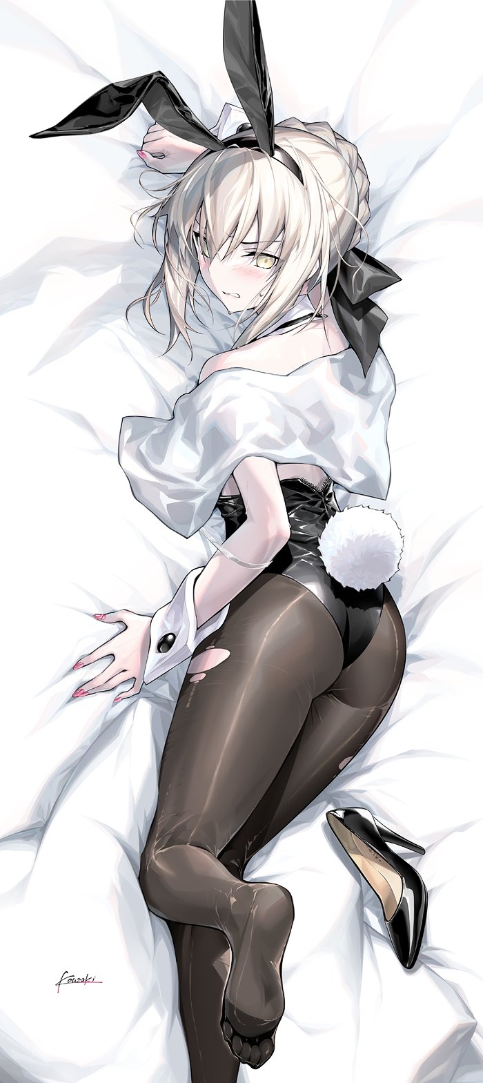 artoria pendragon and saber alter (fate and 1 more) drawn by kousaki_rui