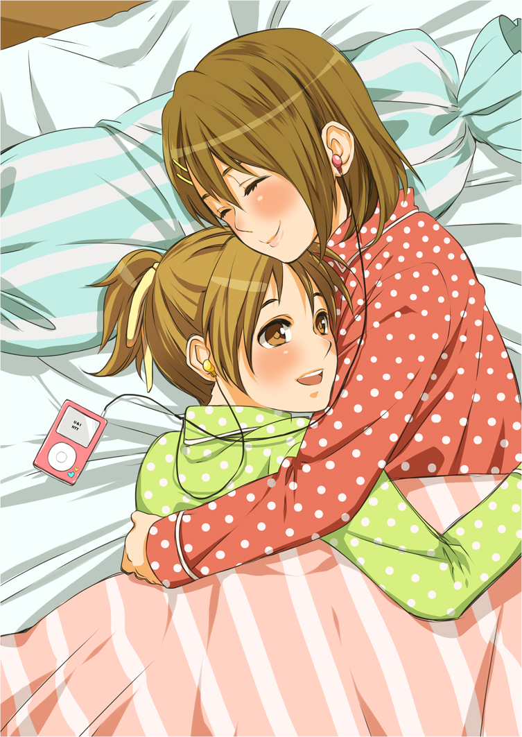 hirasawa yui and hirasawa ui (k-on!) drawn by starride