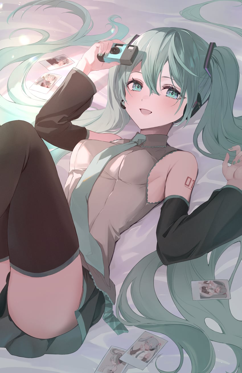 hatsune miku (vocaloid and 1 more) drawn by menomanome