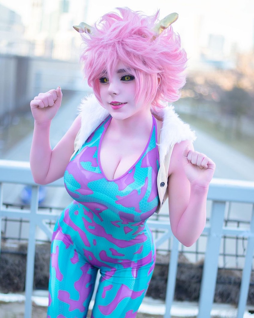 ashido mina (boku no hero academia) drawn by myuumarie_(cosplayer)