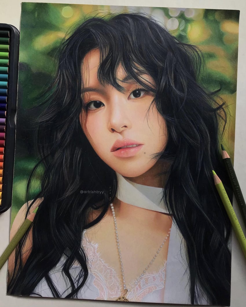 chaeyoung (real life and 1 more) drawn by artrishtryy