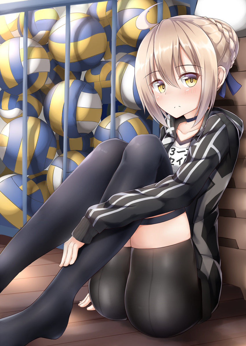 artoria pendragon and mysterious heroine x alter (fate and 1 more) drawn by moyoron