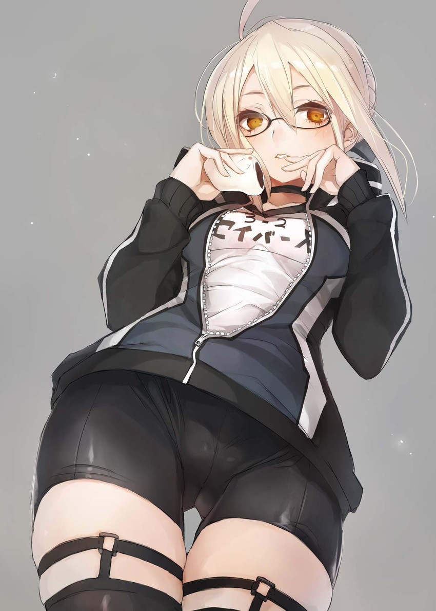 artoria pendragon and mysterious heroine x alter (fate and 1 more) drawn by taishi_(picchiridou)