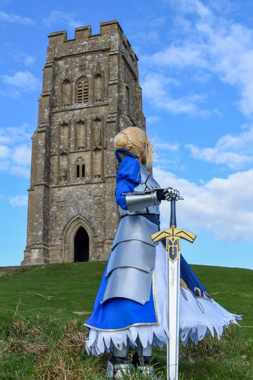 artoria pendragon and saber (fate and 1 more) drawn by hino_yoriko