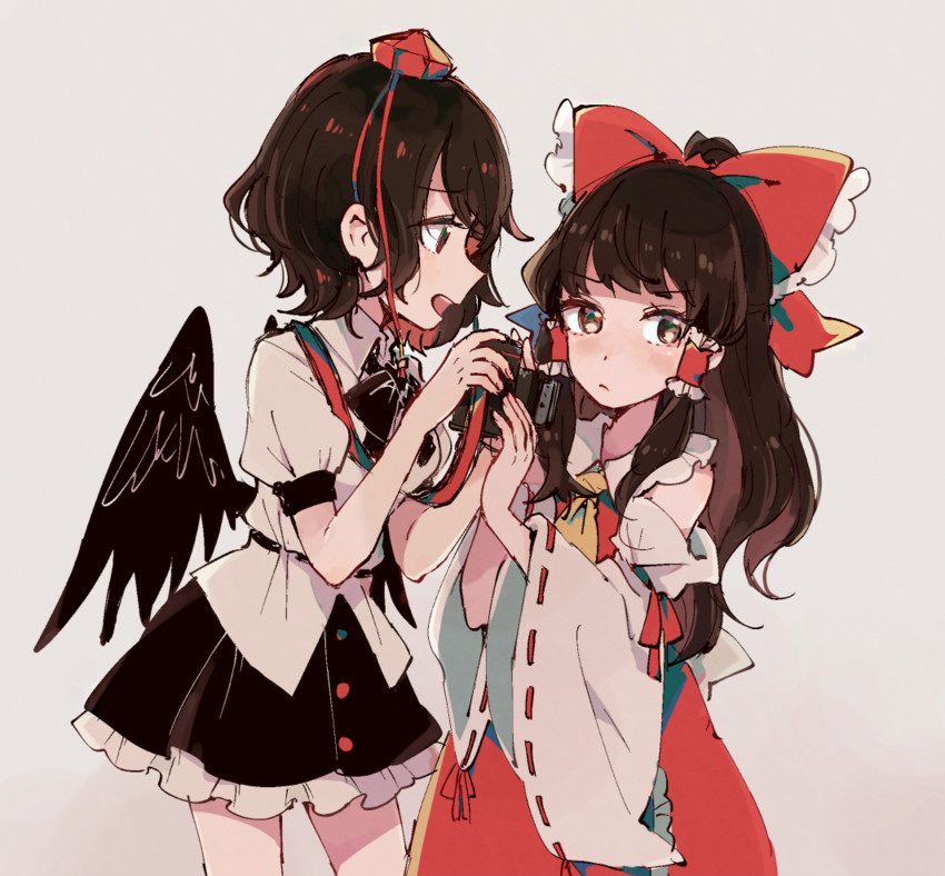 hakurei reimu and shameimaru aya (touhou) drawn by mozukuzu_(manukedori)