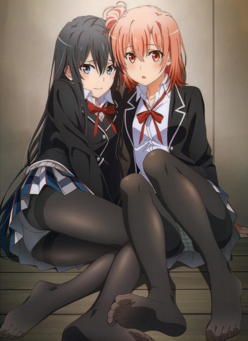yukinoshita yukino and yuigahama yui (yahari ore no seishun lovecome wa machigatteiru.)